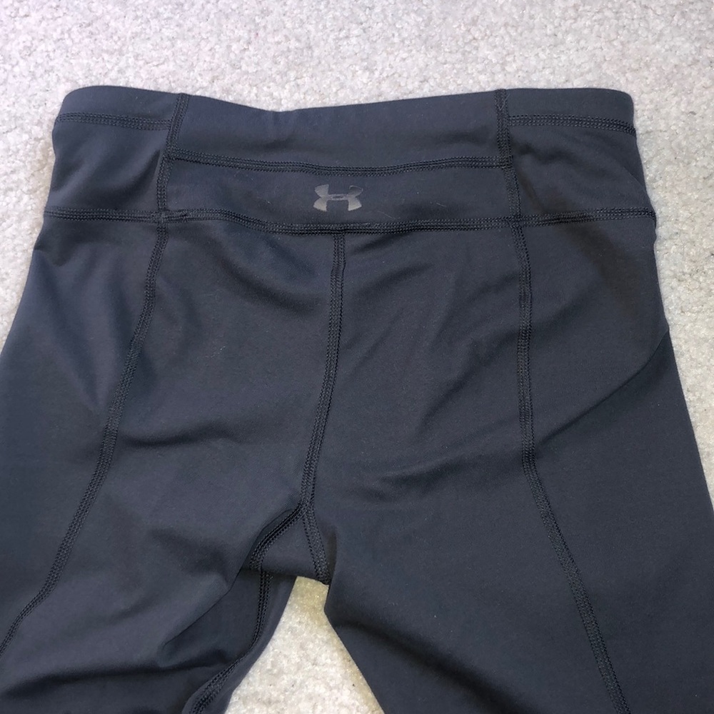 Gray under armor cropped leggings